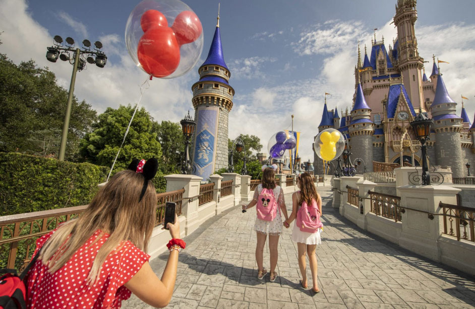 family at magic kingdom Park